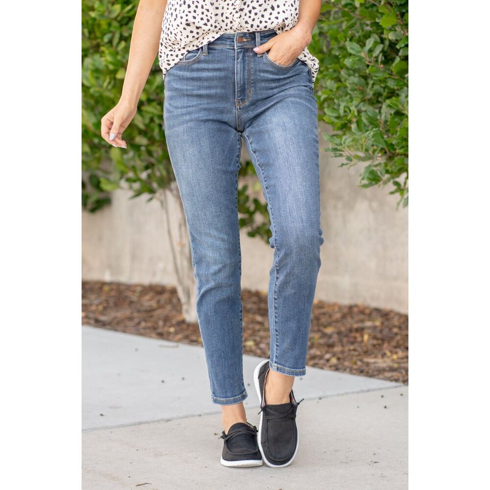 Judy Blue High Rise Slim Fit Jeans Size 13/31 Non Distressed Medium Wash